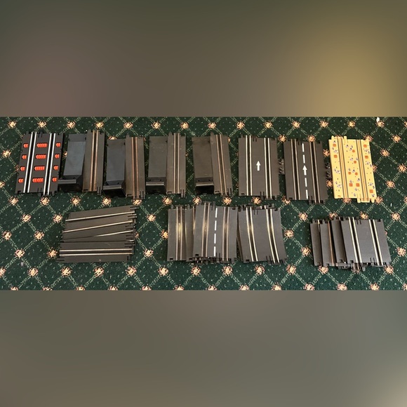 Kids Connection Deluxe Road Race Set Battery Operated Plus Lots Extra Tracks ! - Picture 2 of 5